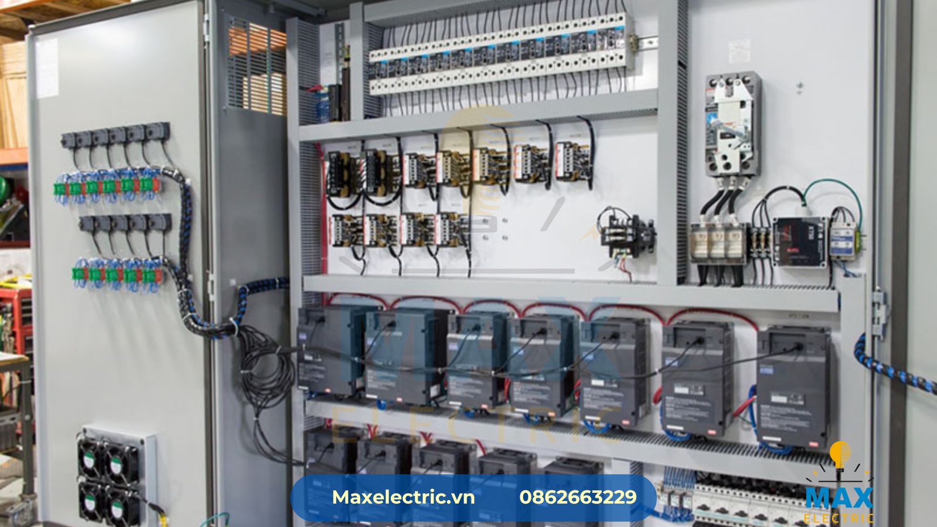 Bên trong tủ PLC xử lý nước thải được đi dây gọn gàng, đánh số chuẩn ISO Bên trong tủ PLC xử lý nước thải được đi dây gọn gàng, đánh số chuẩn ISO